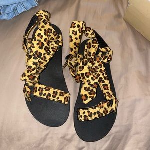 Leopard sandal